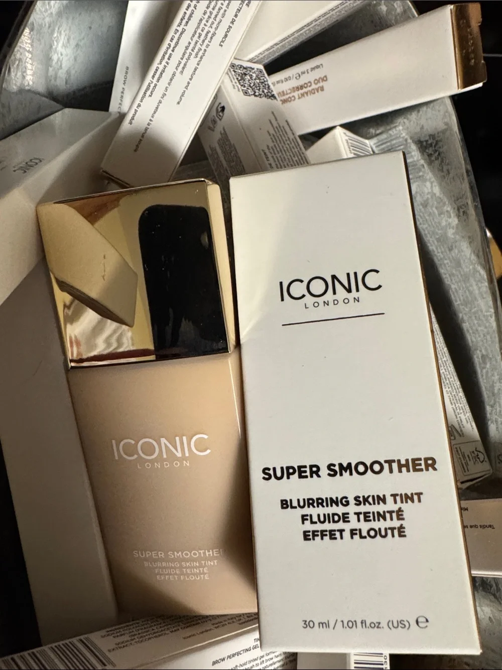 ICONIC London Super Smoother Blurring Skin Tint - Warm fair